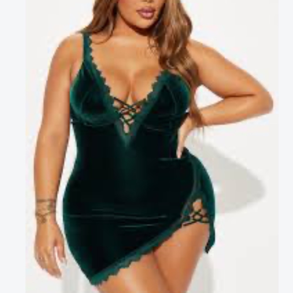 Fashion Nova / Velvet Chemise Emerald Crushed Velvet and Matching Thong 3X/4X